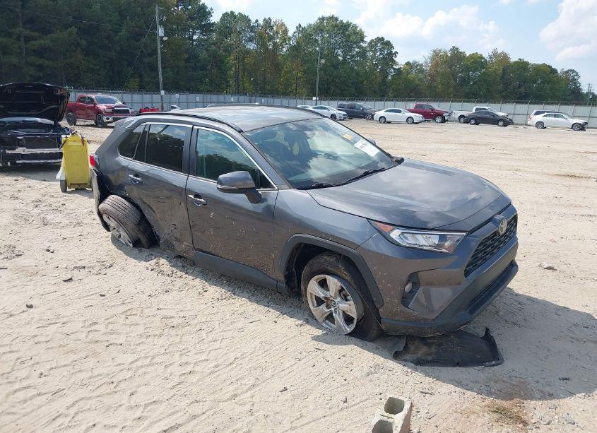 2021 Toyota Rav4 XLE (VIN 2T3W1RFV1MW116730) main photo