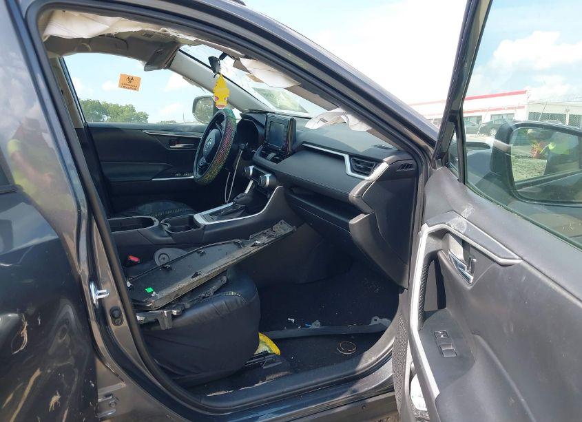 Photo 5 of 2021 Toyota Rav4 XLE (VIN 2T3W1RFV1MW116730)