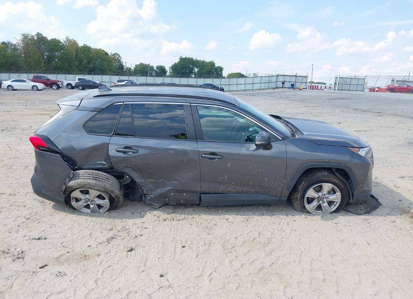 Photo 6 of 2021 Toyota Rav4 XLE (VIN 2T3W1RFV1MW116730)