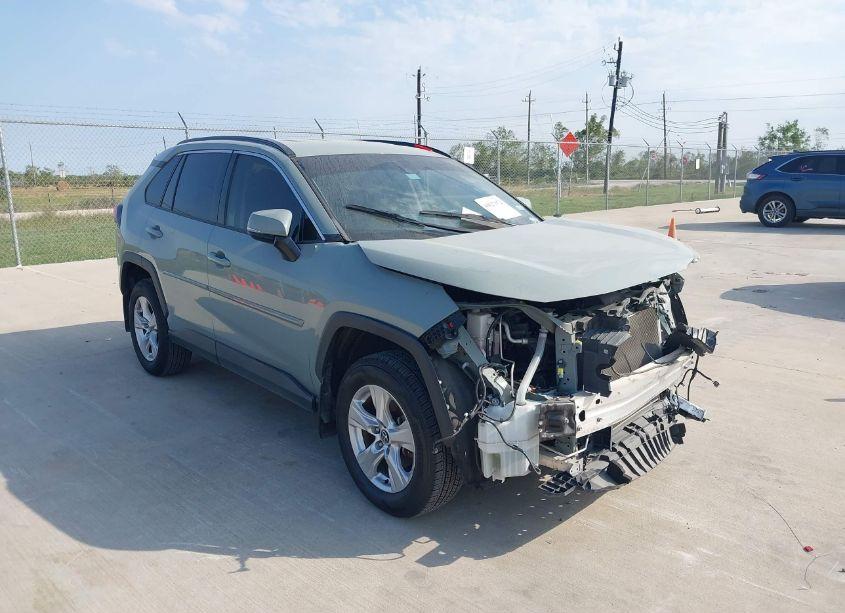 2021 Toyota Rav4 XLE (VIN 2T3W1RFV1MW121409) main photo