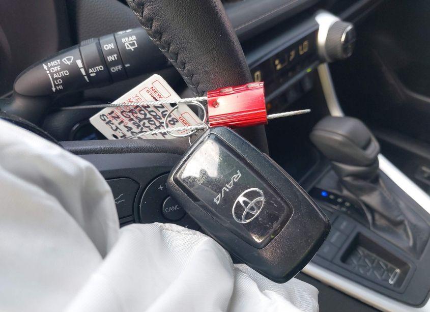 Photo 11 of 2021 Toyota Rav4 XLE (VIN 2T3W1RFV1MW121409)