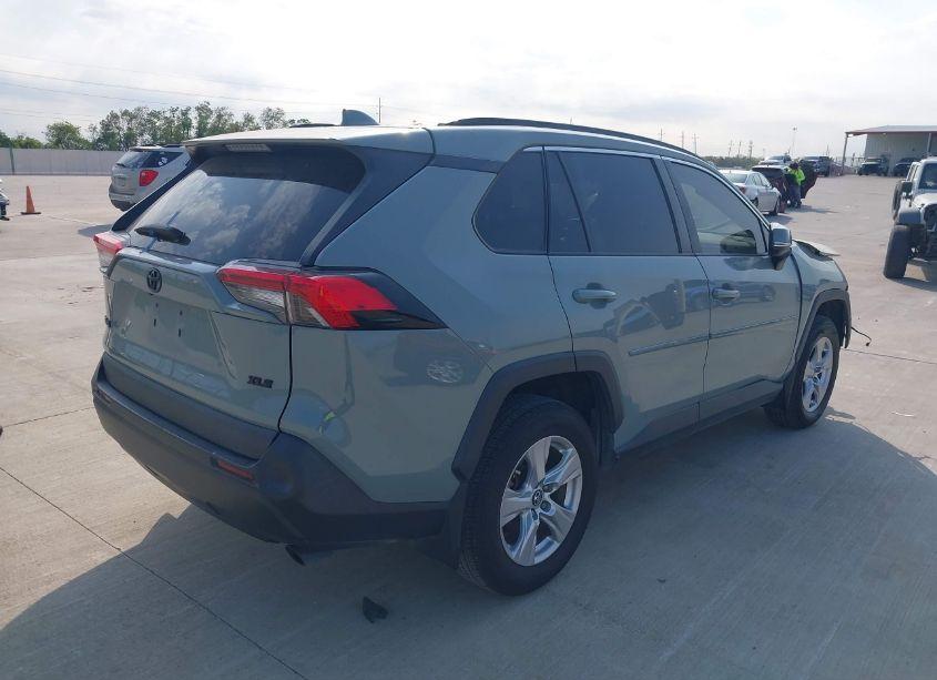 Photo 4 of 2021 Toyota Rav4 XLE (VIN 2T3W1RFV1MW121409)