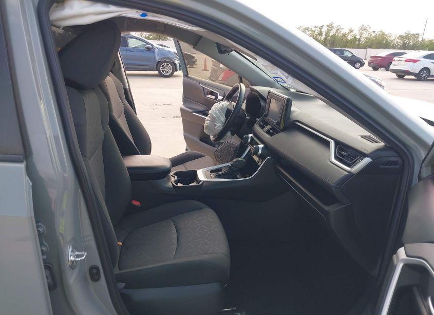 Photo 5 of 2021 Toyota Rav4 XLE (VIN 2T3W1RFV1MW121409)