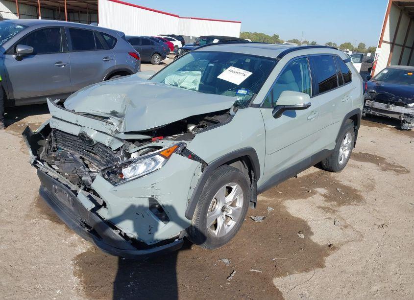 Photo 2 of 2021 Toyota Rav4 XLE (VIN 2T3W1RFV1MW147119)