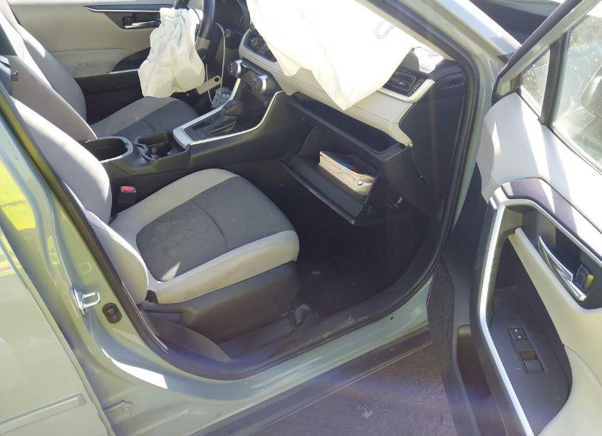 Photo 5 of 2021 Toyota Rav4 XLE (VIN 2T3W1RFV1MW147119)