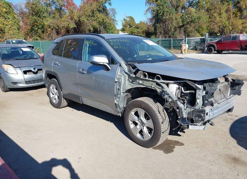 2021 Toyota Rav4 XLE (VIN 2T3W1RFV1MW150571) main photo