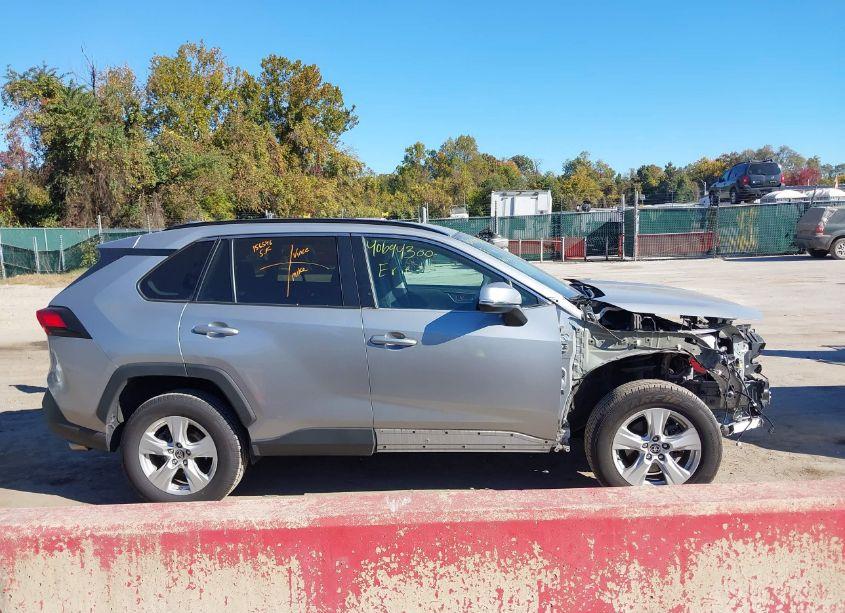 Photo 14 of 2021 Toyota Rav4 XLE (VIN 2T3W1RFV1MW150571)