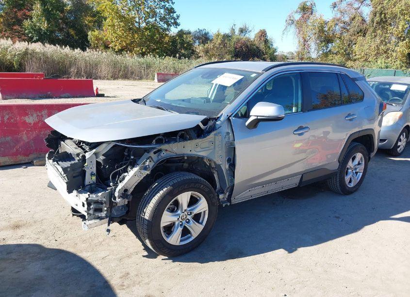 Photo 2 of 2021 Toyota Rav4 XLE (VIN 2T3W1RFV1MW150571)