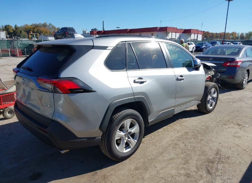 Photo 4 of 2021 Toyota Rav4 XLE (VIN 2T3W1RFV1MW150571)