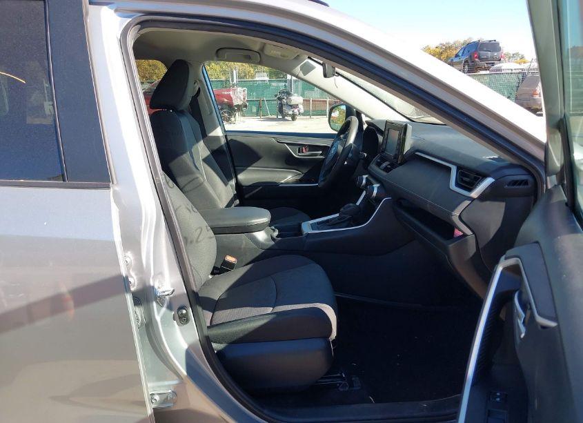 Photo 5 of 2021 Toyota Rav4 XLE (VIN 2T3W1RFV1MW150571)