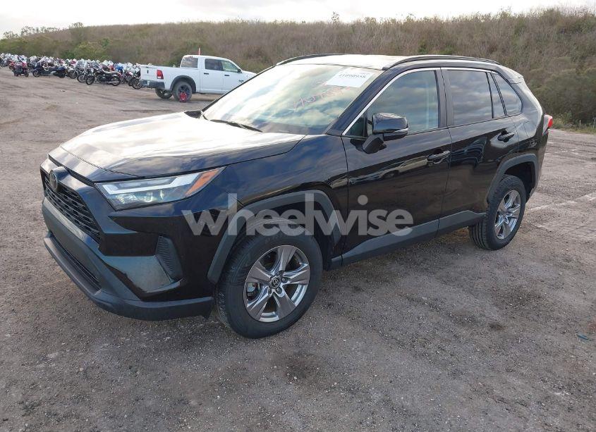 Photo 2 of 2022 Toyota Rav4 XLE (VIN 2T3W1RFV1NC174968)