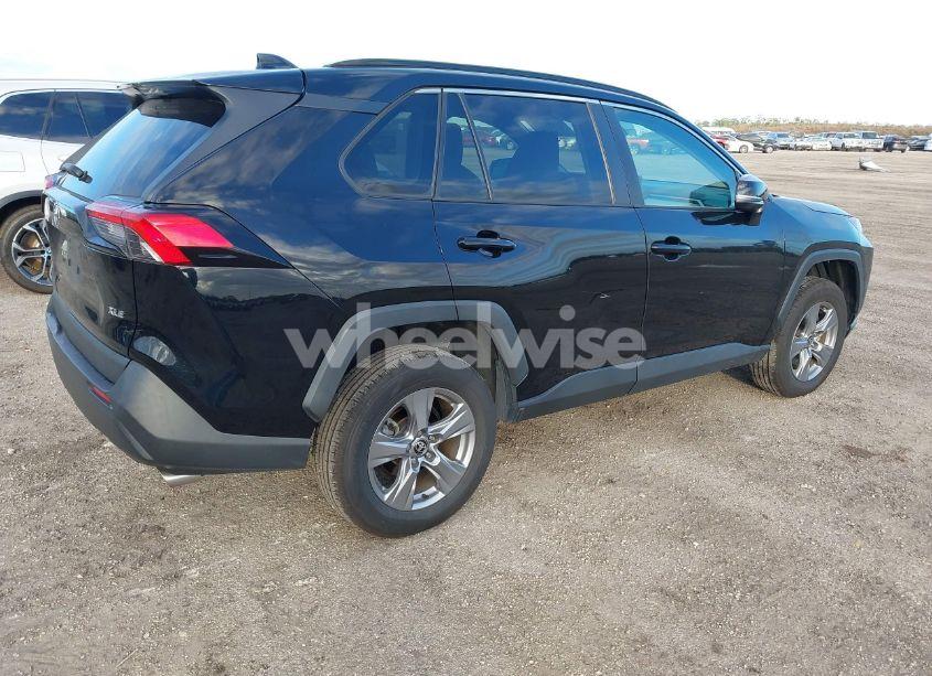 Photo 4 of 2022 Toyota Rav4 XLE (VIN 2T3W1RFV1NC174968)