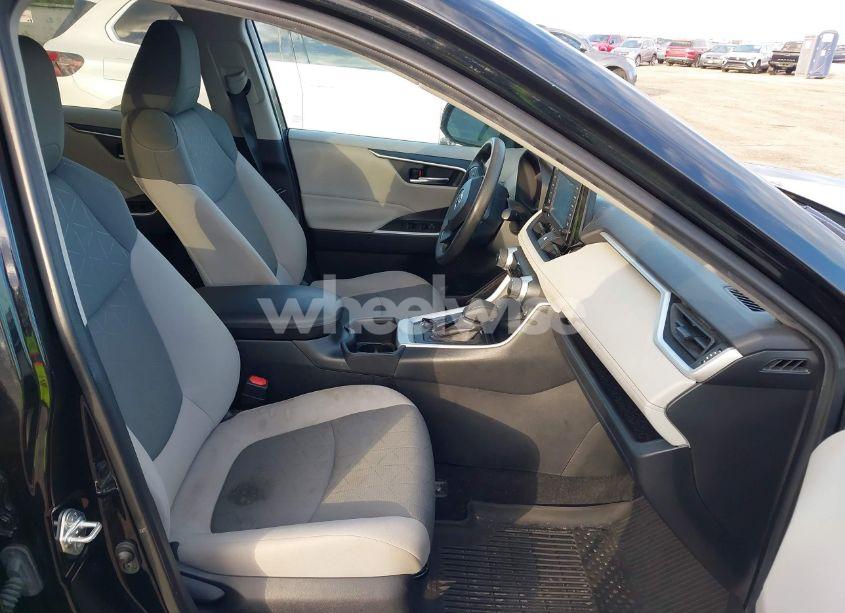 Photo 5 of 2022 Toyota Rav4 XLE (VIN 2T3W1RFV1NC174968)