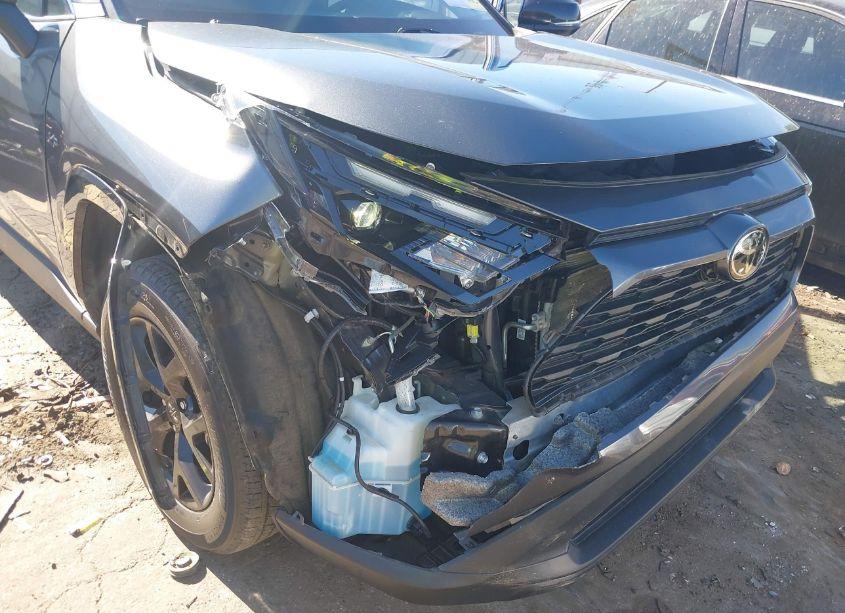 Photo 6 of 2022 Toyota Rav4 XLE (VIN 2T3W1RFV1NC180012)