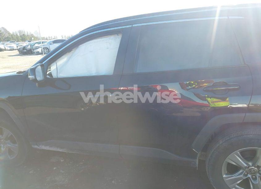 Photo 14 of 2022 Toyota Rav4 XLE (VIN 2T3W1RFV1NC184464)