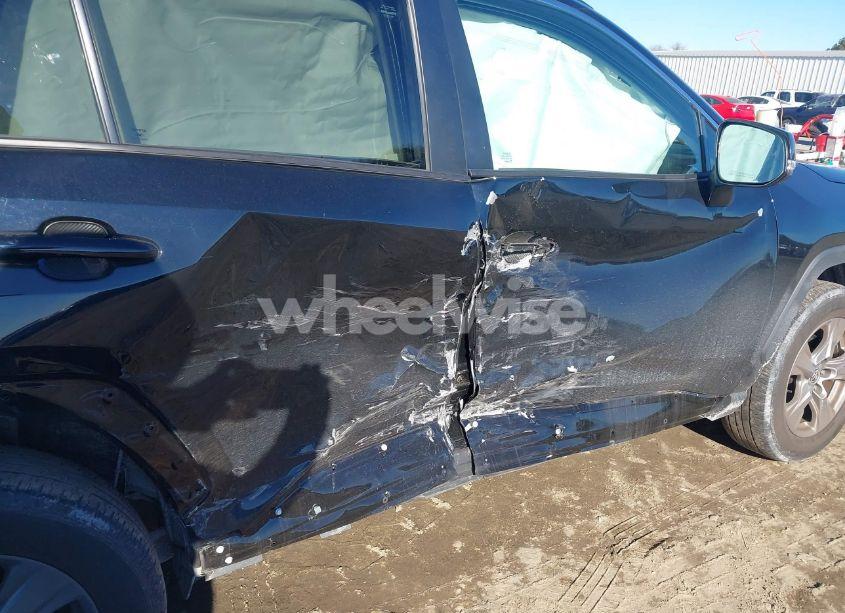 Photo 6 of 2022 Toyota Rav4 XLE (VIN 2T3W1RFV1NC184464)