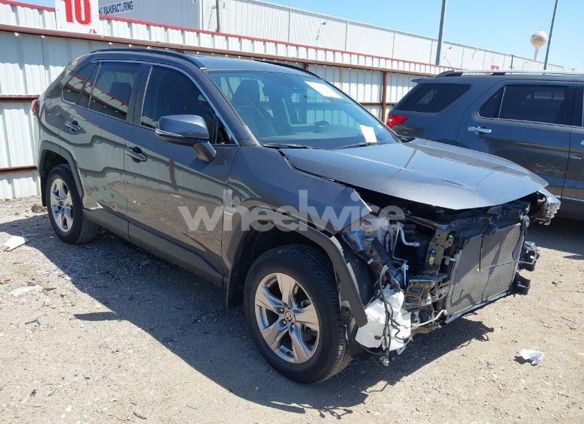 2022 Toyota Rav4 XLE (VIN 2T3W1RFV1NC193620) main photo
