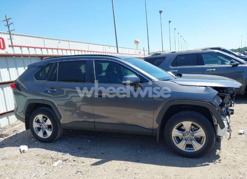 Photo 14 of 2022 Toyota Rav4 XLE (VIN 2T3W1RFV1NC193620)
