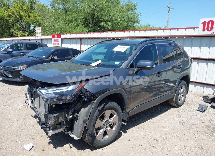 Photo 2 of 2022 Toyota Rav4 XLE (VIN 2T3W1RFV1NC193620)