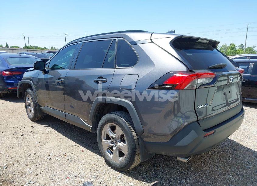 Photo 3 of 2022 Toyota Rav4 XLE (VIN 2T3W1RFV1NC193620)