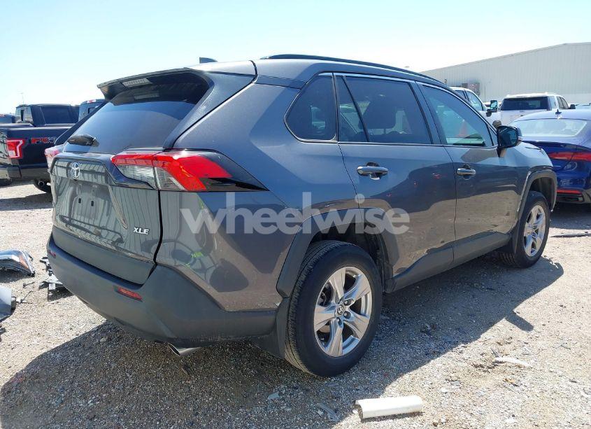 Photo 4 of 2022 Toyota Rav4 XLE (VIN 2T3W1RFV1NC193620)