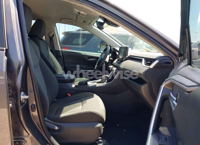 Photo 5 of 2022 Toyota Rav4 XLE (VIN 2T3W1RFV1NC193620)