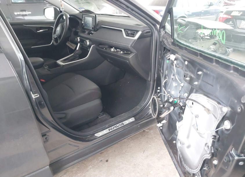 Photo 5 of 2022 Toyota Rav4 XLE (VIN 2T3W1RFV1NW227148)