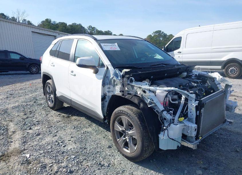 2024 Toyota Rav4 XLE (VIN 2T3W1RFV1RC262683) main photo