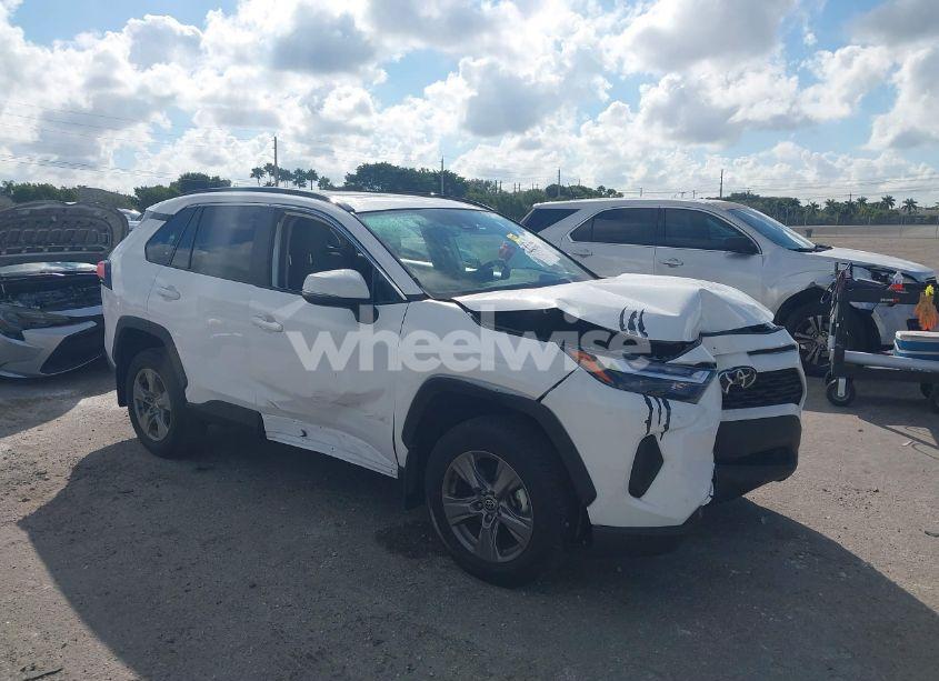 2024 Toyota Rav4 XLE (VIN 2T3W1RFV1RC265017) main photo