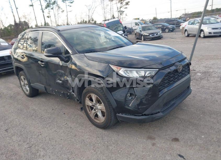 2019 Toyota Rav4 XLE (VIN 2T3W1RFV2KC027991) main photo