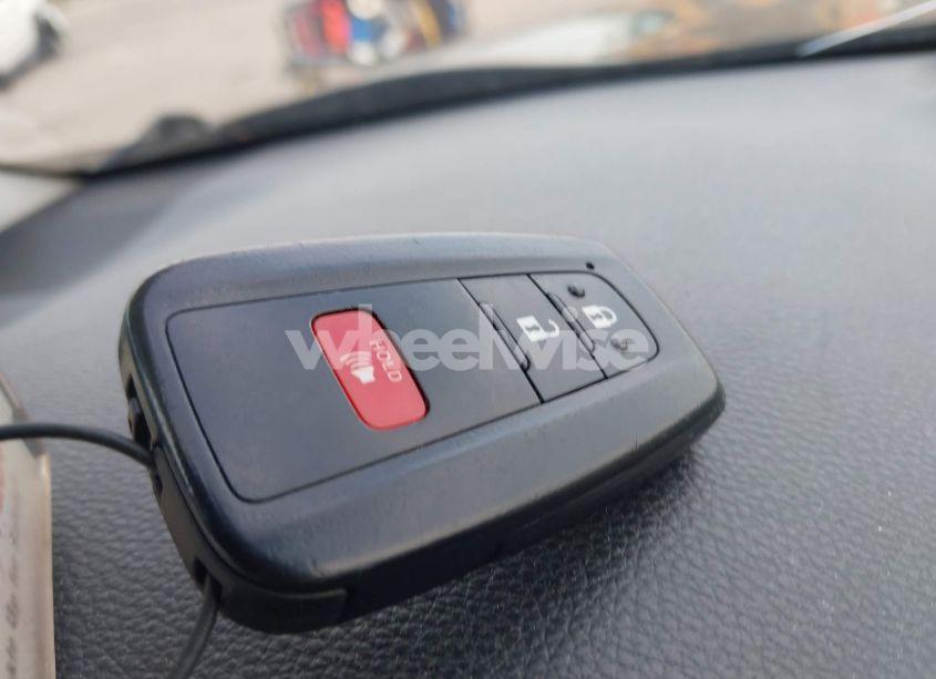 Photo 11 of 2019 Toyota Rav4 XLE (VIN 2T3W1RFV2KC027991)