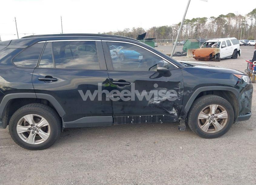 Photo 13 of 2019 Toyota Rav4 XLE (VIN 2T3W1RFV2KC027991)