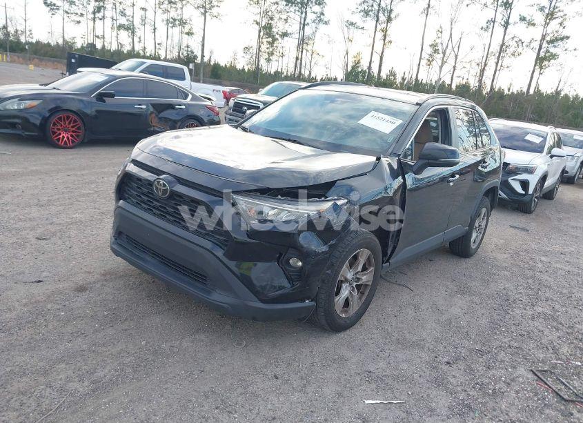 Photo 2 of 2019 Toyota Rav4 XLE (VIN 2T3W1RFV2KC027991)