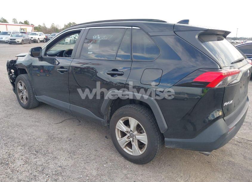 Photo 3 of 2019 Toyota Rav4 XLE (VIN 2T3W1RFV2KC027991)