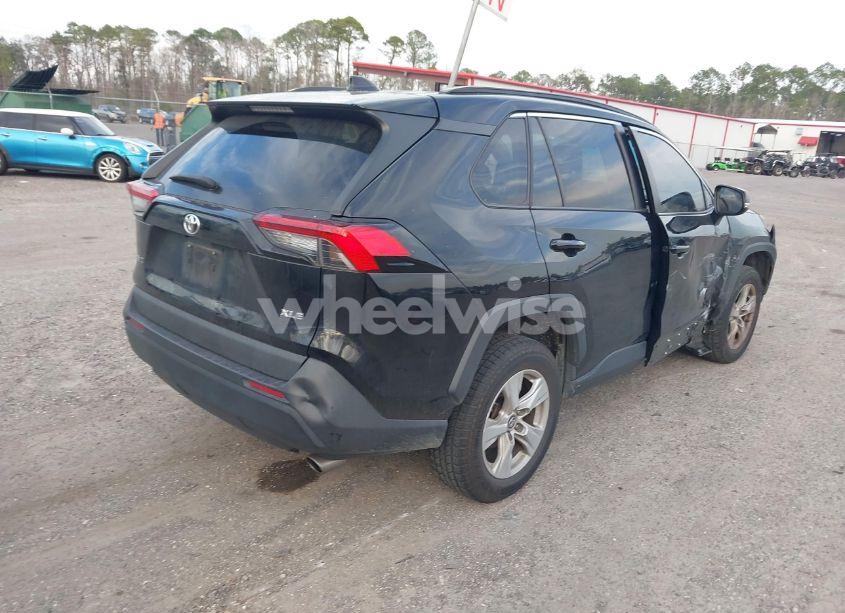 Photo 4 of 2019 Toyota Rav4 XLE (VIN 2T3W1RFV2KC027991)