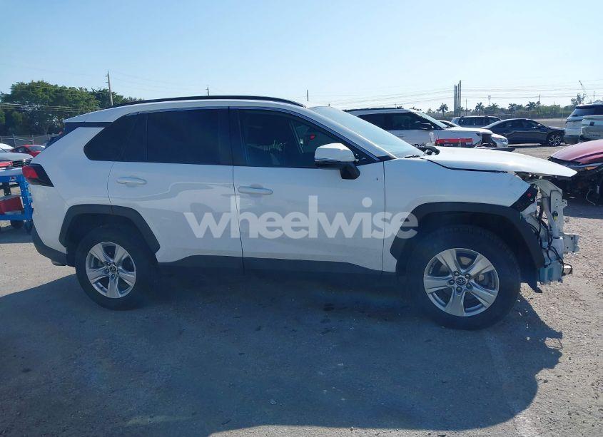 Photo 14 of 2020 Toyota Rav4 XLE (VIN 2T3W1RFV2LC047577)