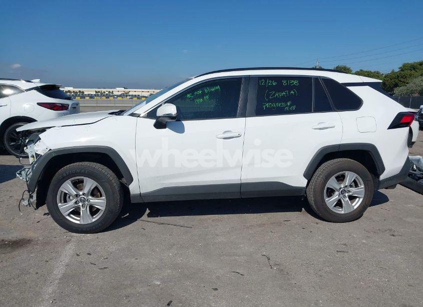 Photo 15 of 2020 Toyota Rav4 XLE (VIN 2T3W1RFV2LC047577)