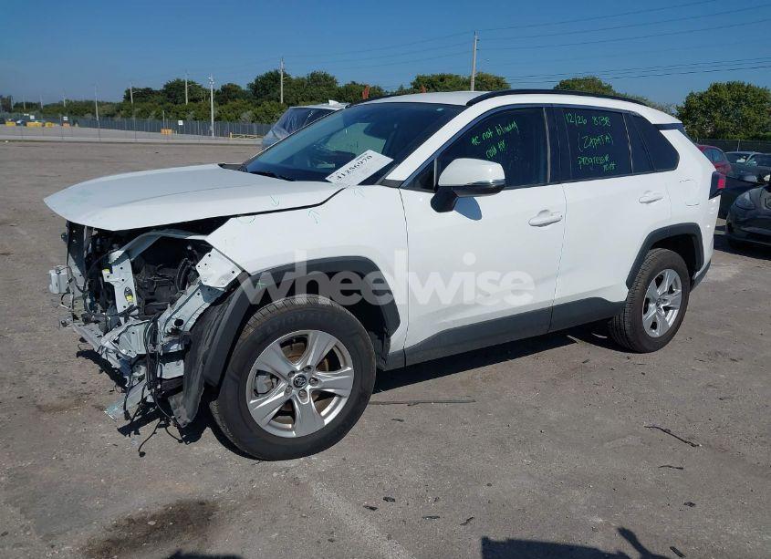 Photo 2 of 2020 Toyota Rav4 XLE (VIN 2T3W1RFV2LC047577)