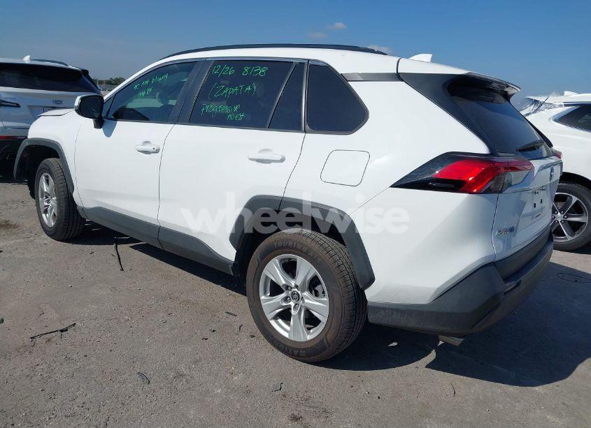 Photo 3 of 2020 Toyota Rav4 XLE (VIN 2T3W1RFV2LC047577)