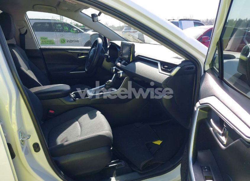 Photo 5 of 2020 Toyota Rav4 XLE (VIN 2T3W1RFV2LC047577)