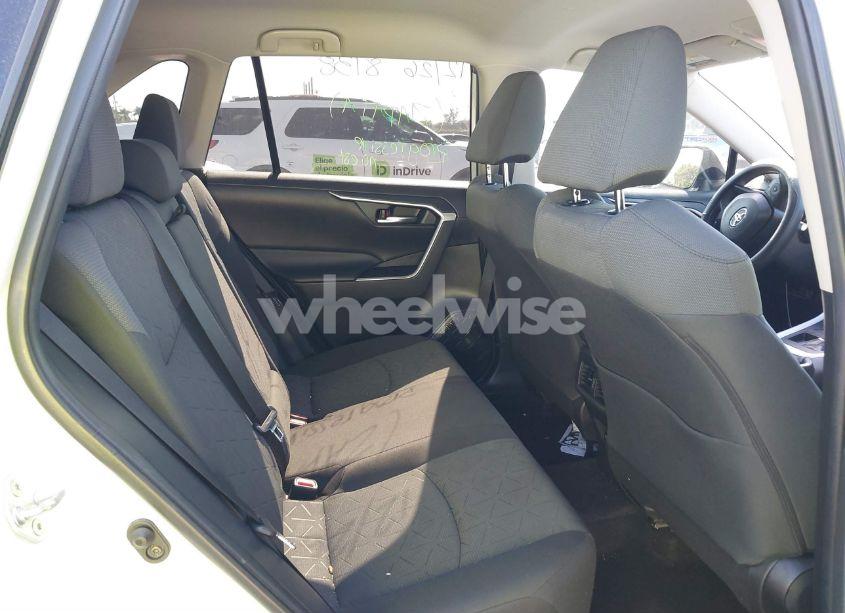 Photo 8 of 2020 Toyota Rav4 XLE (VIN 2T3W1RFV2LC047577)