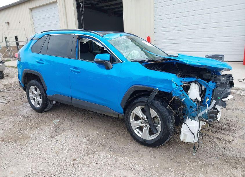2020 Toyota Rav4 XLE (VIN 2T3W1RFV2LW066967) main photo