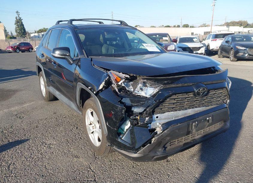 2020 Toyota Rav4 XLE (VIN 2T3W1RFV2LW098964) main photo