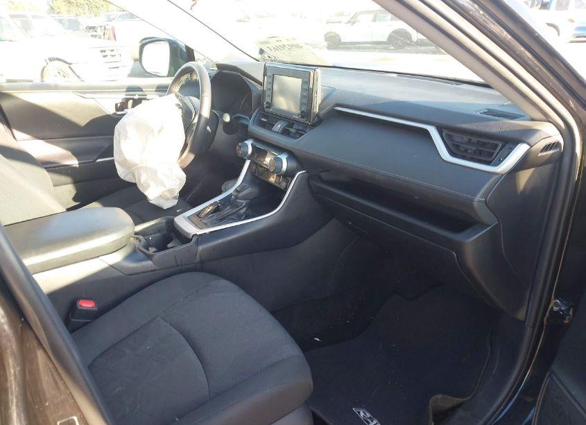 Photo 5 of 2020 Toyota Rav4 XLE (VIN 2T3W1RFV2LW098964)