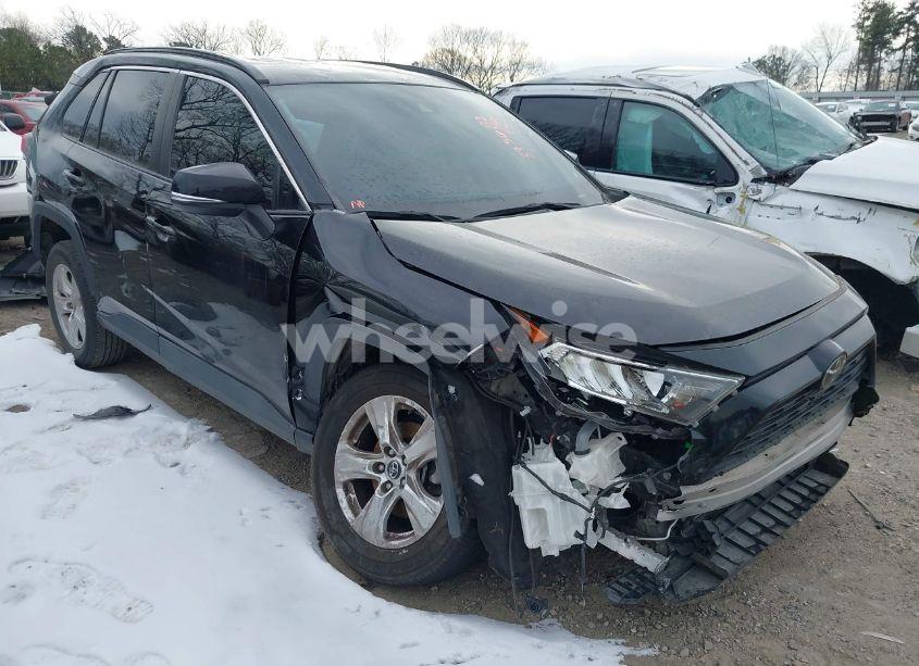 2021 Toyota Rav4 XLE (VIN 2T3W1RFV2MC095730) main photo