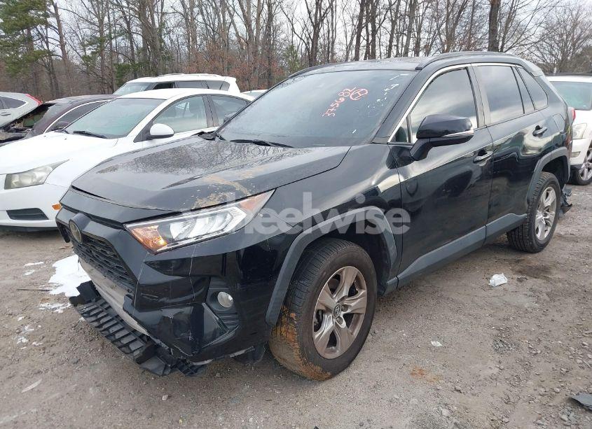 Photo 2 of 2021 Toyota Rav4 XLE (VIN 2T3W1RFV2MC095730)