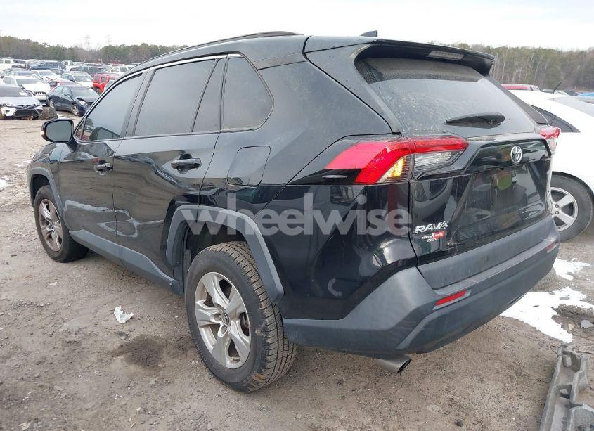 Photo 3 of 2021 Toyota Rav4 XLE (VIN 2T3W1RFV2MC095730)