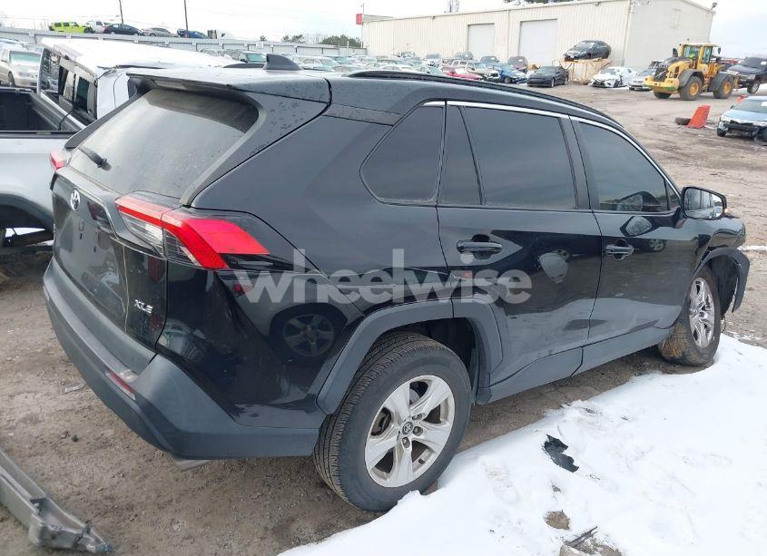 Photo 4 of 2021 Toyota Rav4 XLE (VIN 2T3W1RFV2MC095730)