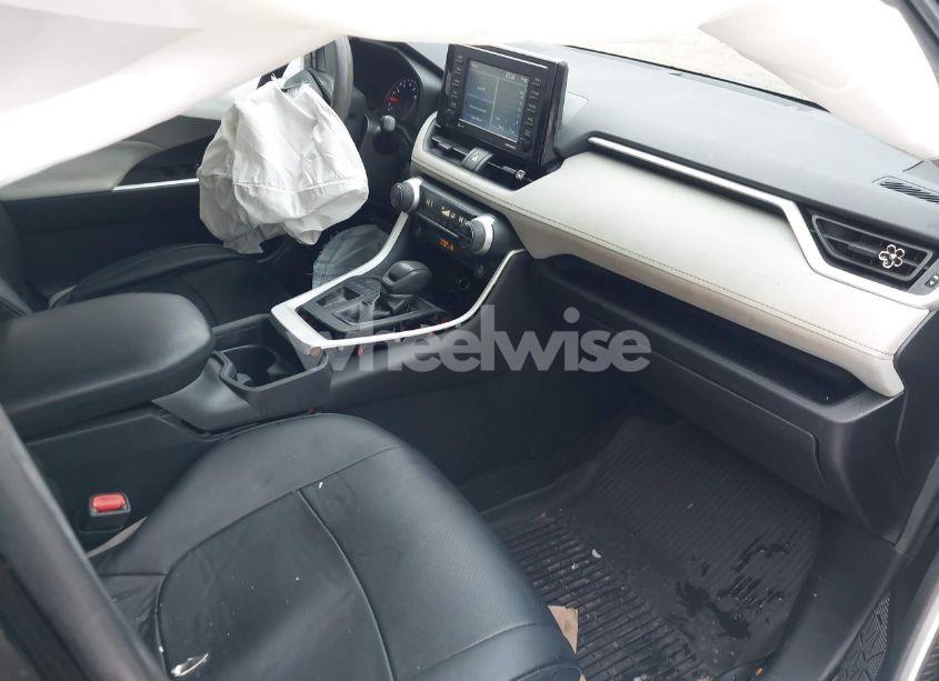 Photo 5 of 2021 Toyota Rav4 XLE (VIN 2T3W1RFV2MC095730)