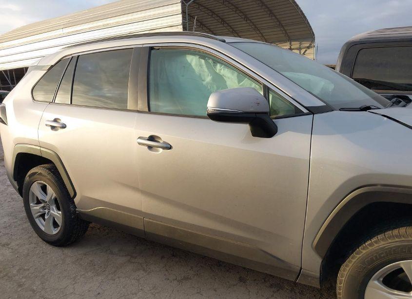 Photo 13 of 2021 Toyota Rav4 XLE (VIN 2T3W1RFV2MC096148)